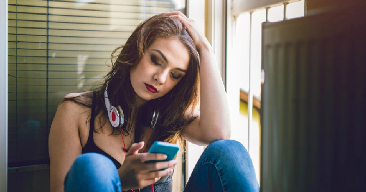 ¿Cómo dar el pésame por WhatsApp a una amiga?