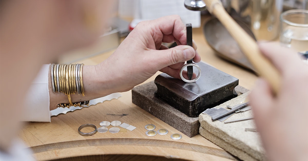 Com es diuen els penjolls per a cendres?