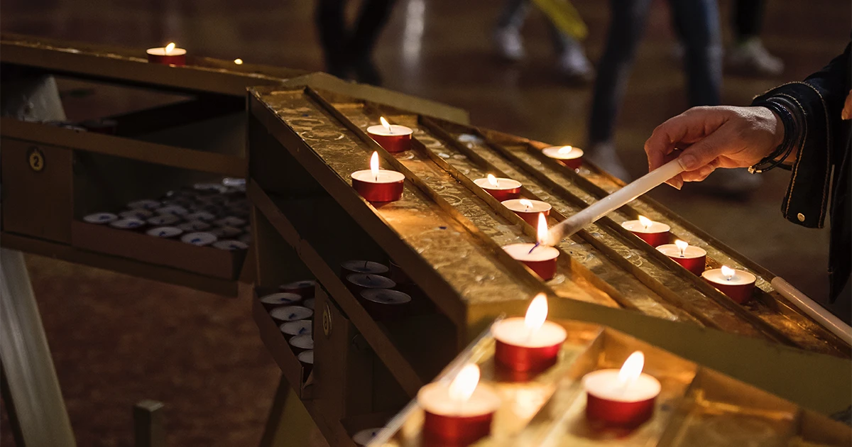 Quins himnes es canten en un funeral?